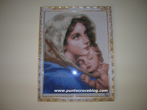 Quadro Madonna con bambino realizzato a punto croce su tela aida con  cornice bianca